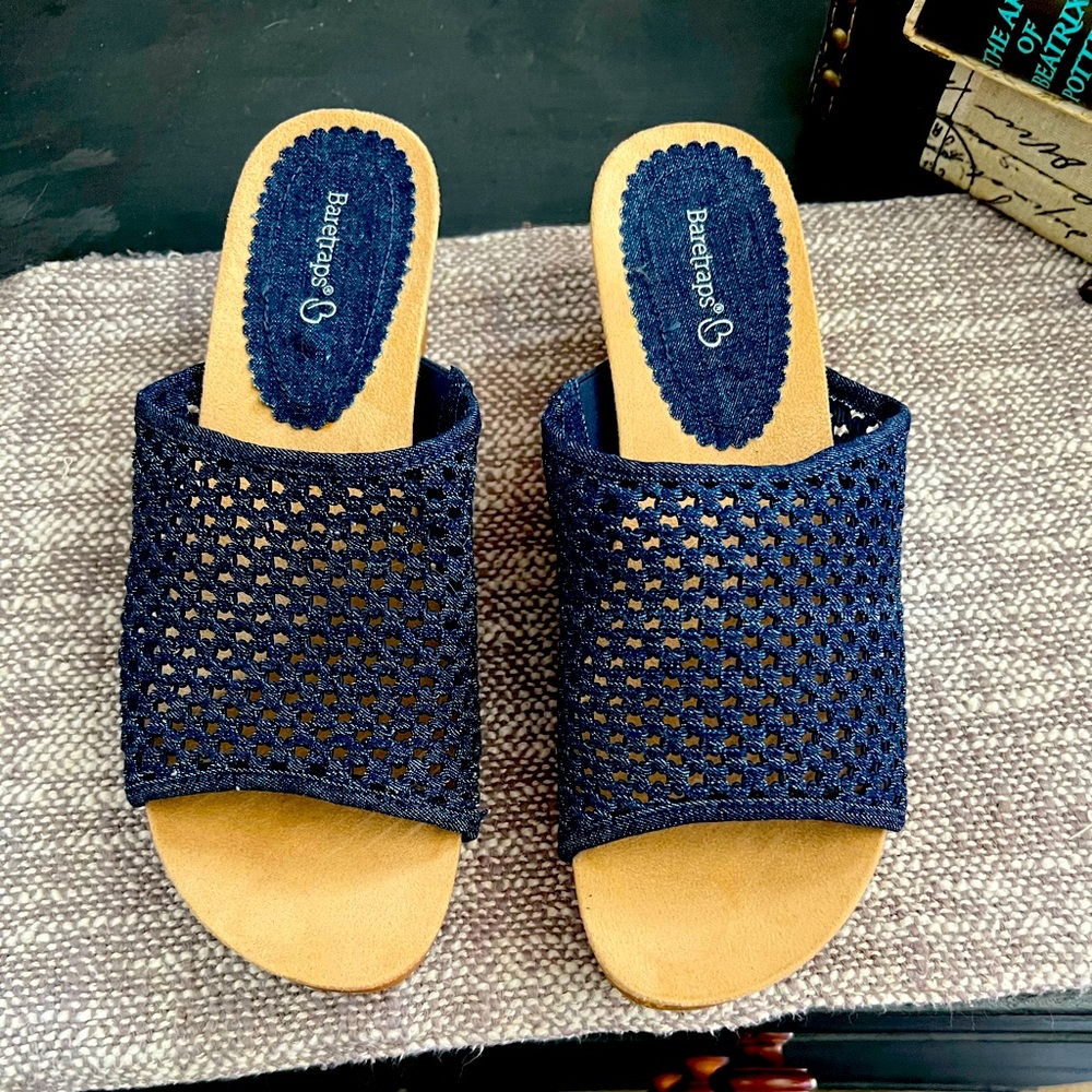 NWOB Baretrap wedge sandles size 10